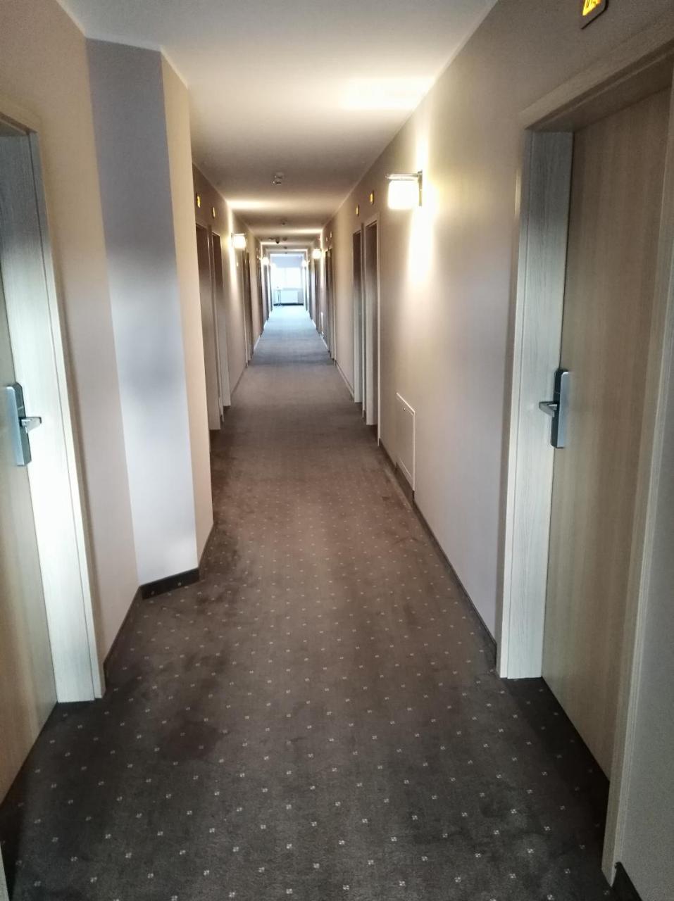 Hotel Nekla ภายนอก รูปภาพ