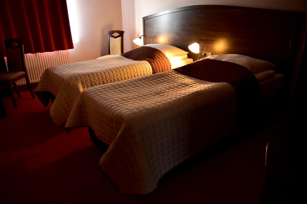 Hotel Nekla ภายนอก รูปภาพ