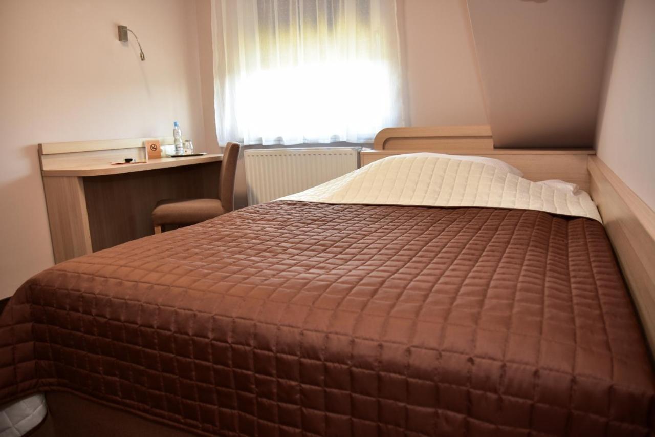 Hotel Nekla ภายนอก รูปภาพ