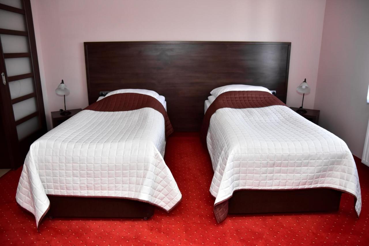 Hotel Nekla ภายนอก รูปภาพ